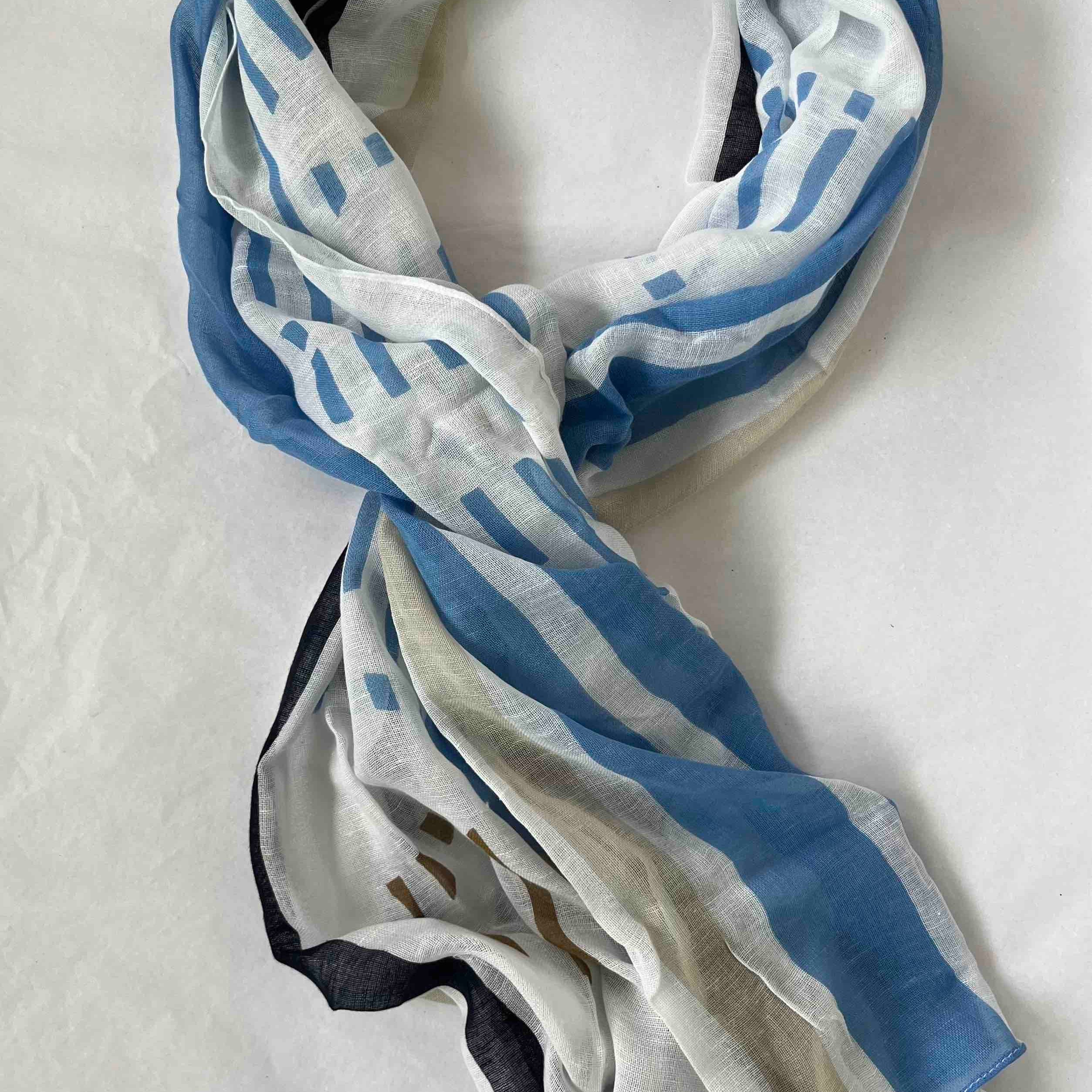 Stripesscarfblancroche.jpg